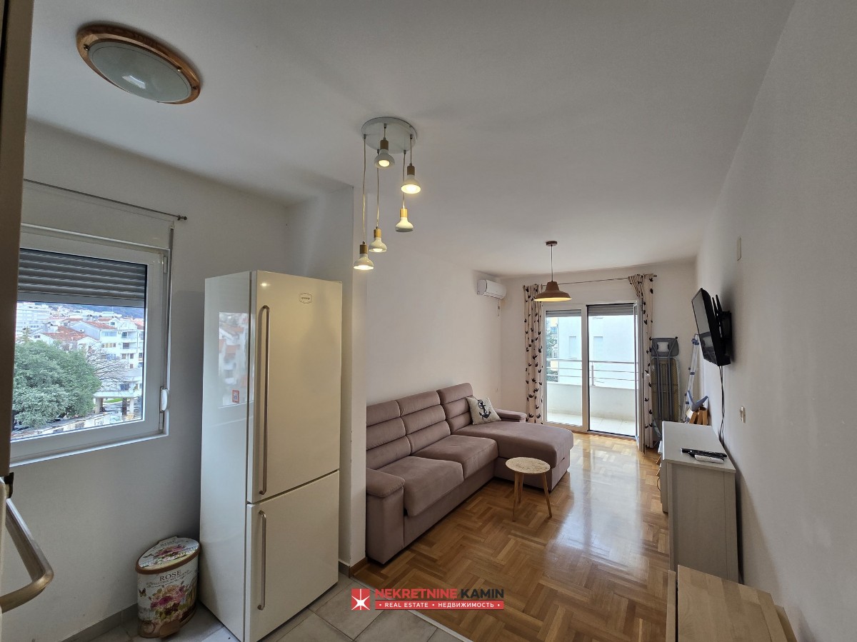 Budva – Maslina Caddesi'nde 1+1 Eşyalı Daire